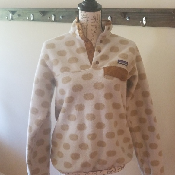 Patagonia Sweaters - EUC Patagonia Pullover ladies Sz small
